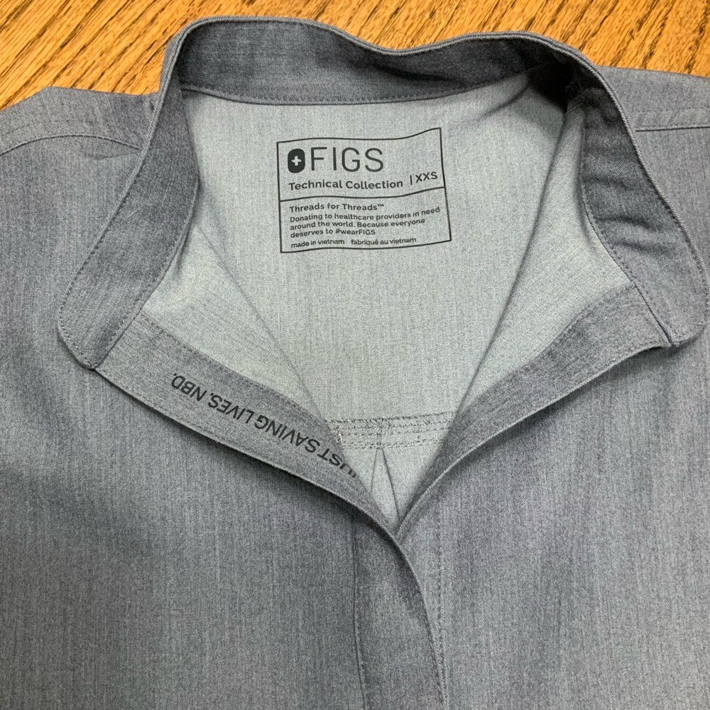 FIGS Graphite scrub set Rafaela top Yola 2 high waist cargo pants XS - Picture 4 of 8